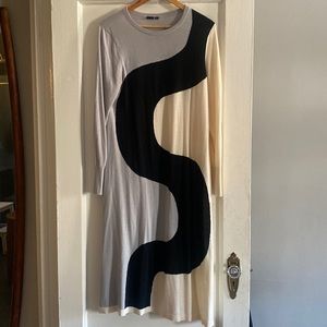 Beautiful lightweight knit Marimekko dress.